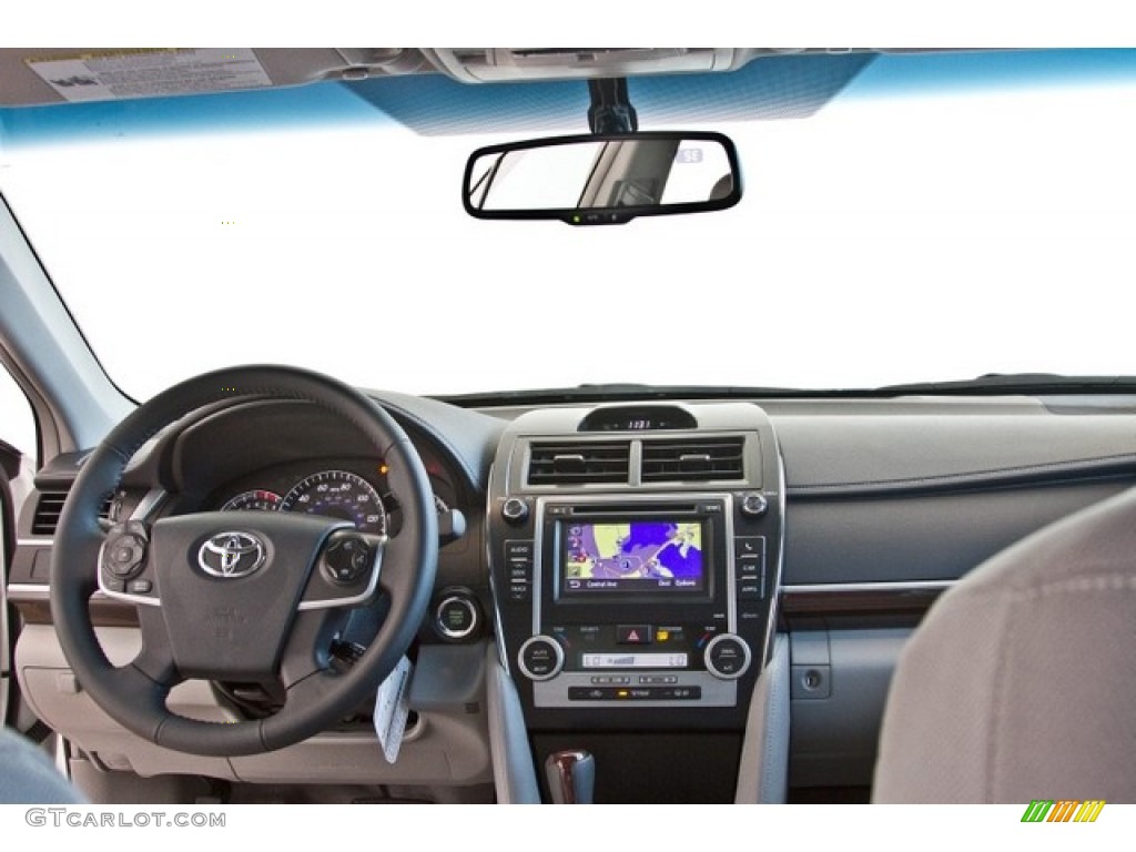 2013 Camry XLE - Super White / Ash photo #12