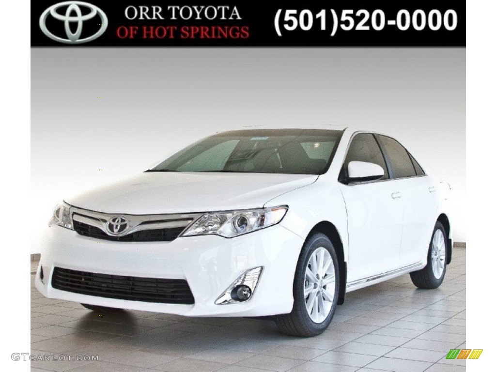 2013 Camry XLE - Super White / Ash photo #14