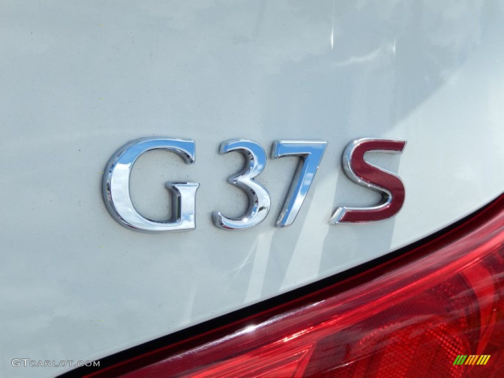 2011 Infiniti G 37 S Sport Convertible Marks and Logos Photos