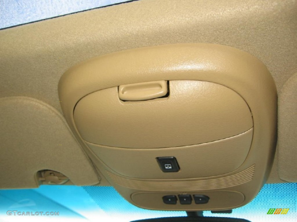2003 Envoy SLT 4x4 - Polo Green Metallic / Light Oak photo #10