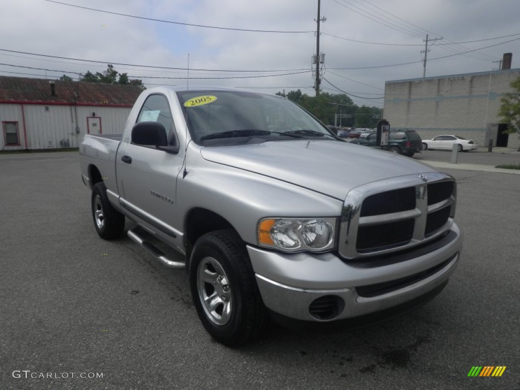 2005 Ram 1500 ST Regular Cab 4x4 - Bright Silver Metallic / Dark Slate Gray photo #1