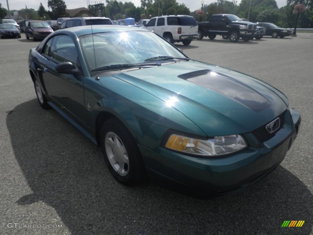 2000 Mustang V6 Coupe - Amazon Green Metallic / Medium Graphite photo #1