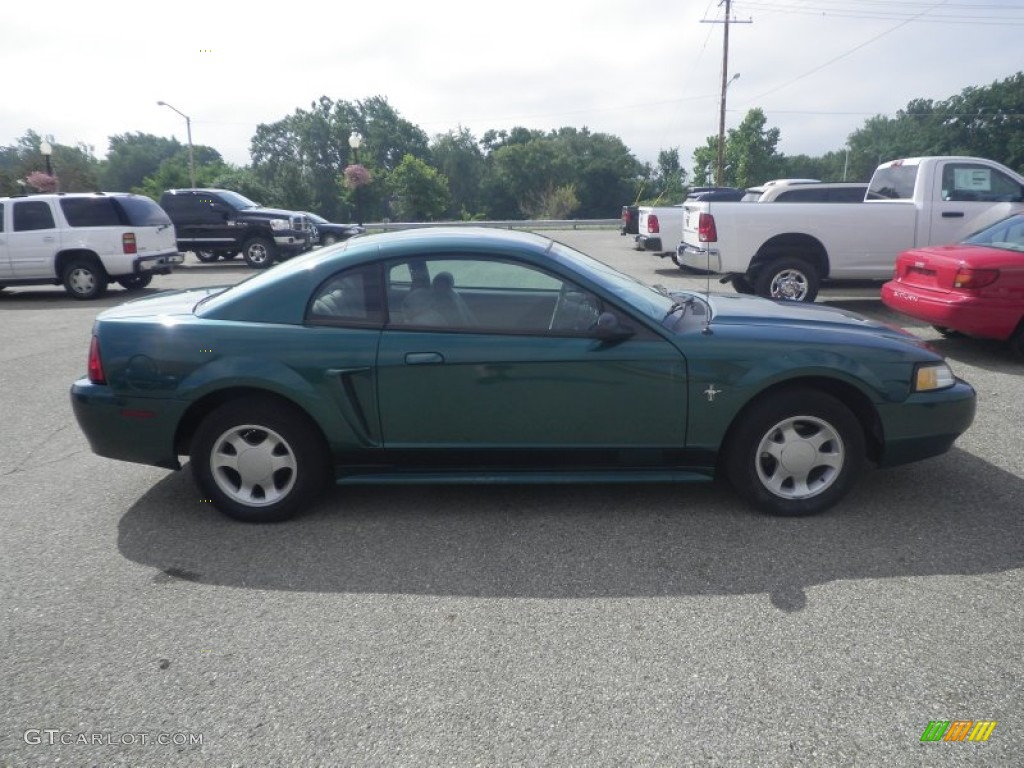 2000 Mustang V6 Coupe - Amazon Green Metallic / Medium Graphite photo #2
