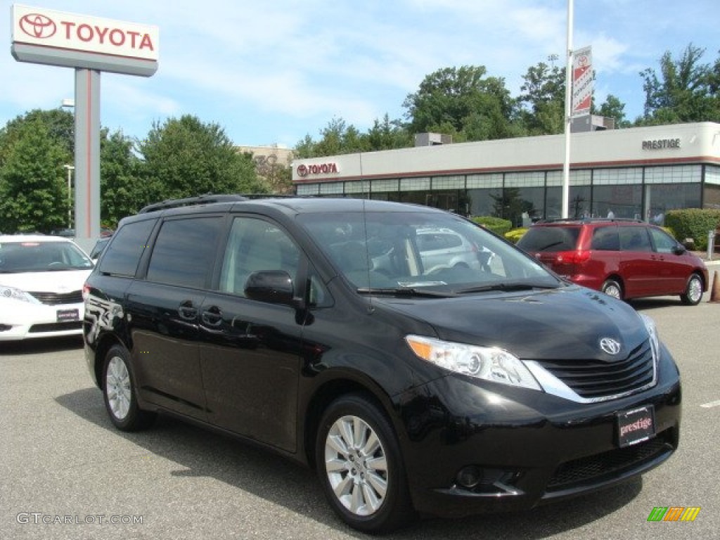 2011 Sienna LE AWD - Black / Light Gray photo #1