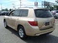 Sandy Beach Metallic - Highlander V6 4WD Photo No. 4