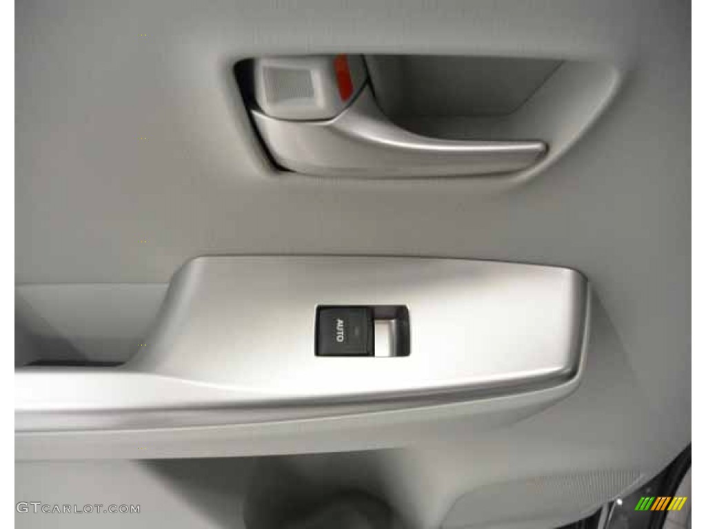 2013 Prius v Three Hybrid - Magnetic Gray Metallic / Misty Gray photo #9