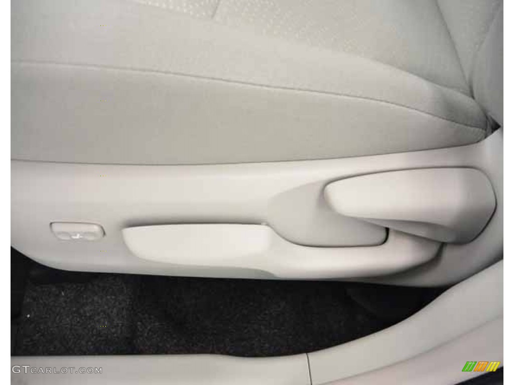 2013 Prius v Three Hybrid - Magnetic Gray Metallic / Misty Gray photo #12