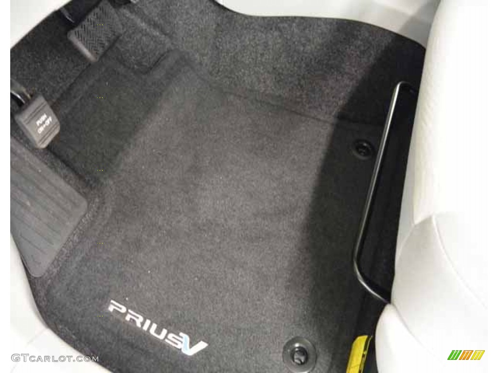 2013 Prius v Three Hybrid - Magnetic Gray Metallic / Misty Gray photo #13