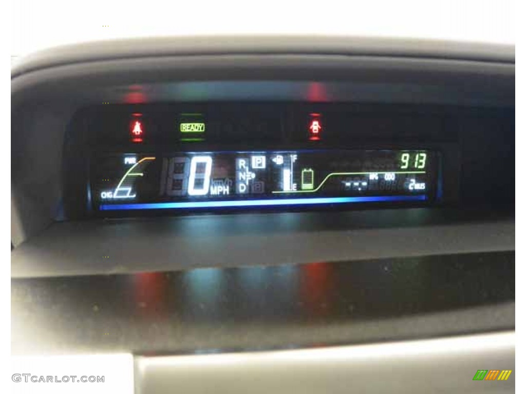 2013 Prius v Three Hybrid - Magnetic Gray Metallic / Misty Gray photo #16