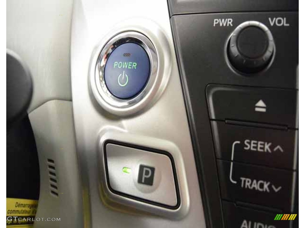 2013 Prius v Three Hybrid - Magnetic Gray Metallic / Misty Gray photo #22