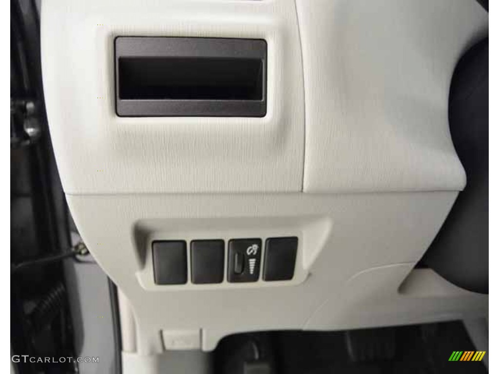 2013 Prius v Three Hybrid - Magnetic Gray Metallic / Misty Gray photo #24