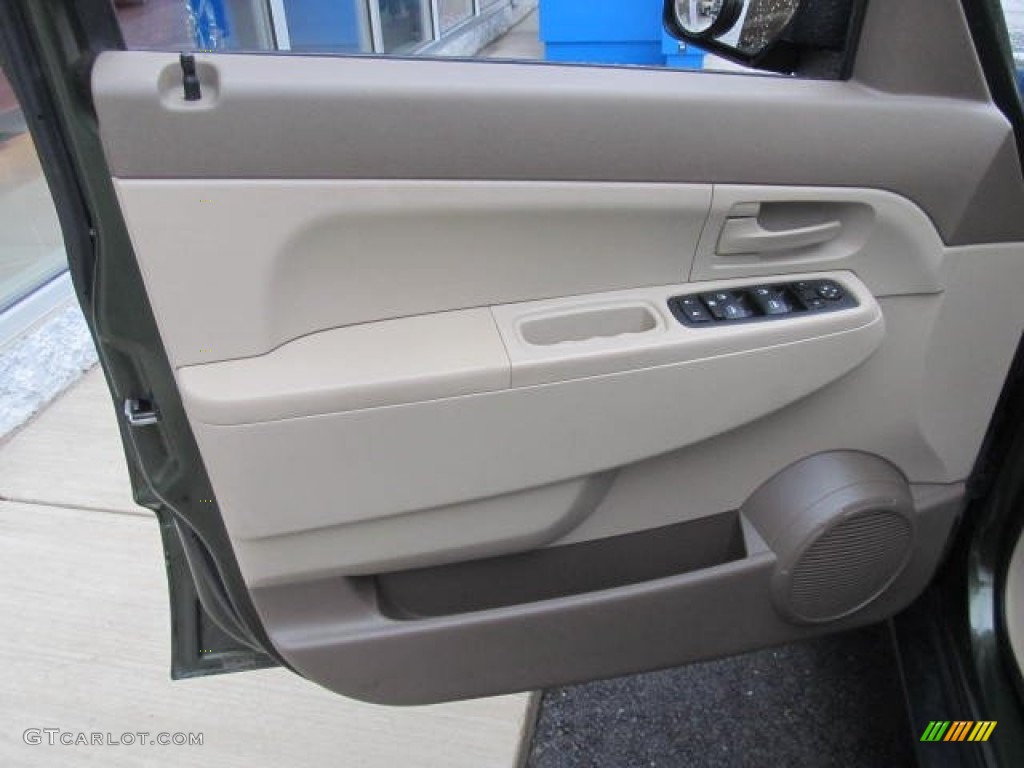 2008 Liberty Sport 4x4 - Jeep Green Metallic / Pastel Pebble Beige photo #11