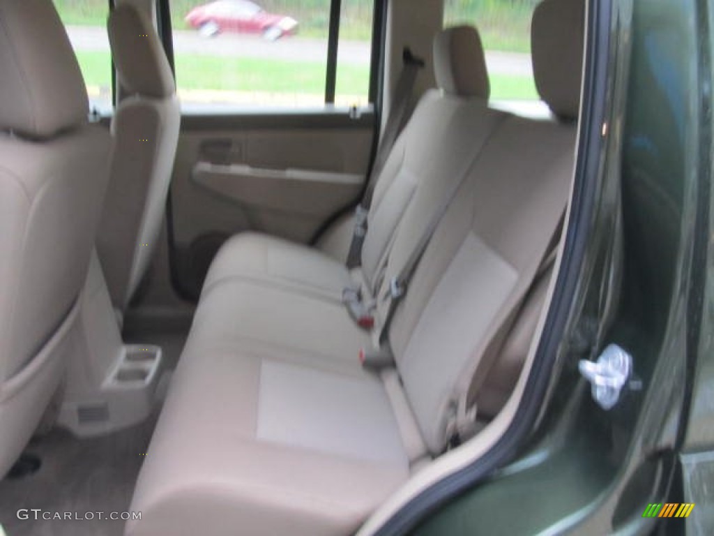 2008 Liberty Sport 4x4 - Jeep Green Metallic / Pastel Pebble Beige photo #13