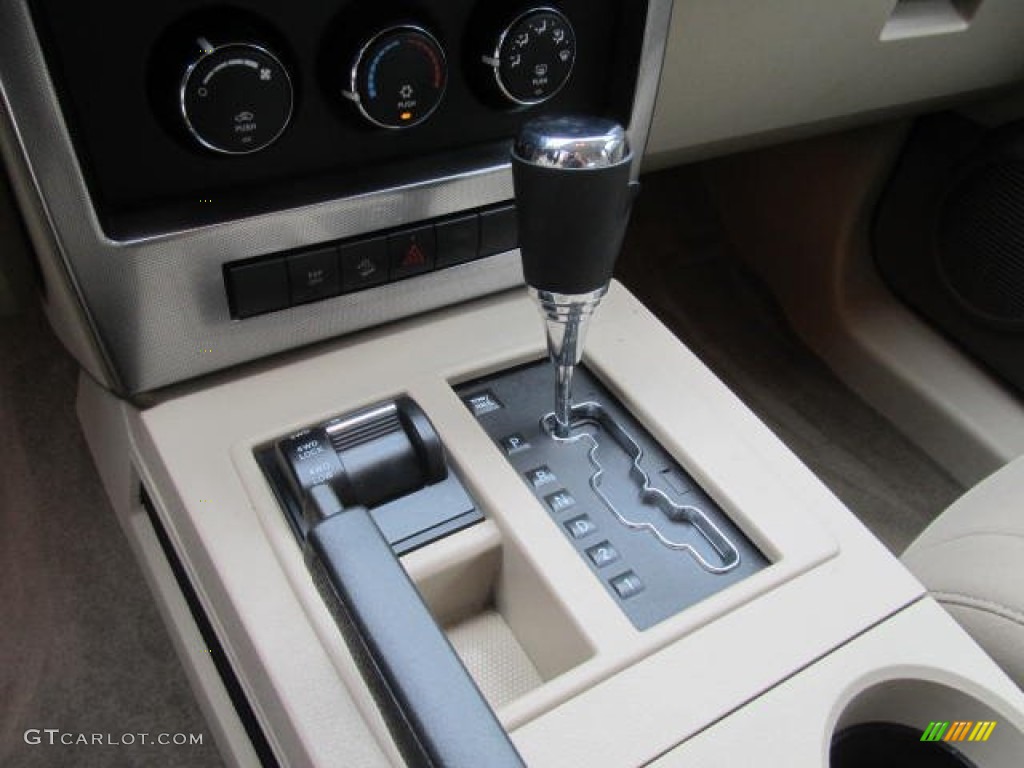 2008 Liberty Sport 4x4 - Jeep Green Metallic / Pastel Pebble Beige photo #16