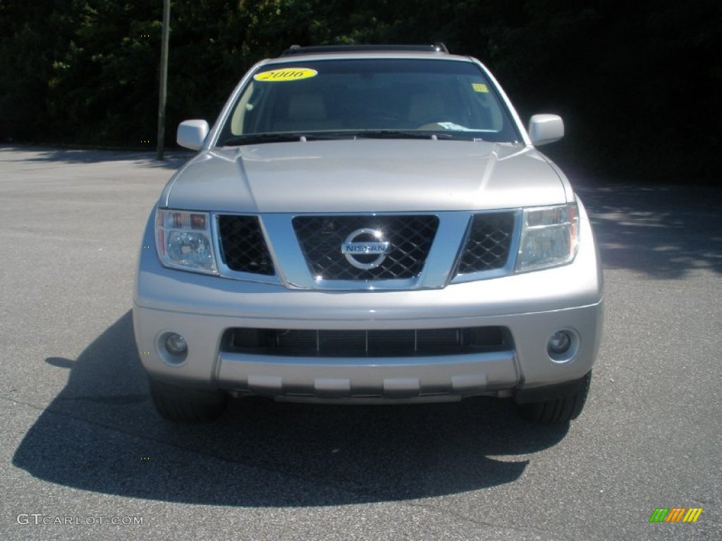 2006 Pathfinder LE - Silver Lightning Metallic / Desert photo #15