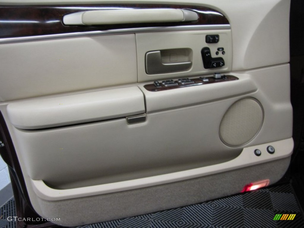 2007 Town Car Signature Limited - Dark Cherry Metallic / Light Camel photo #10