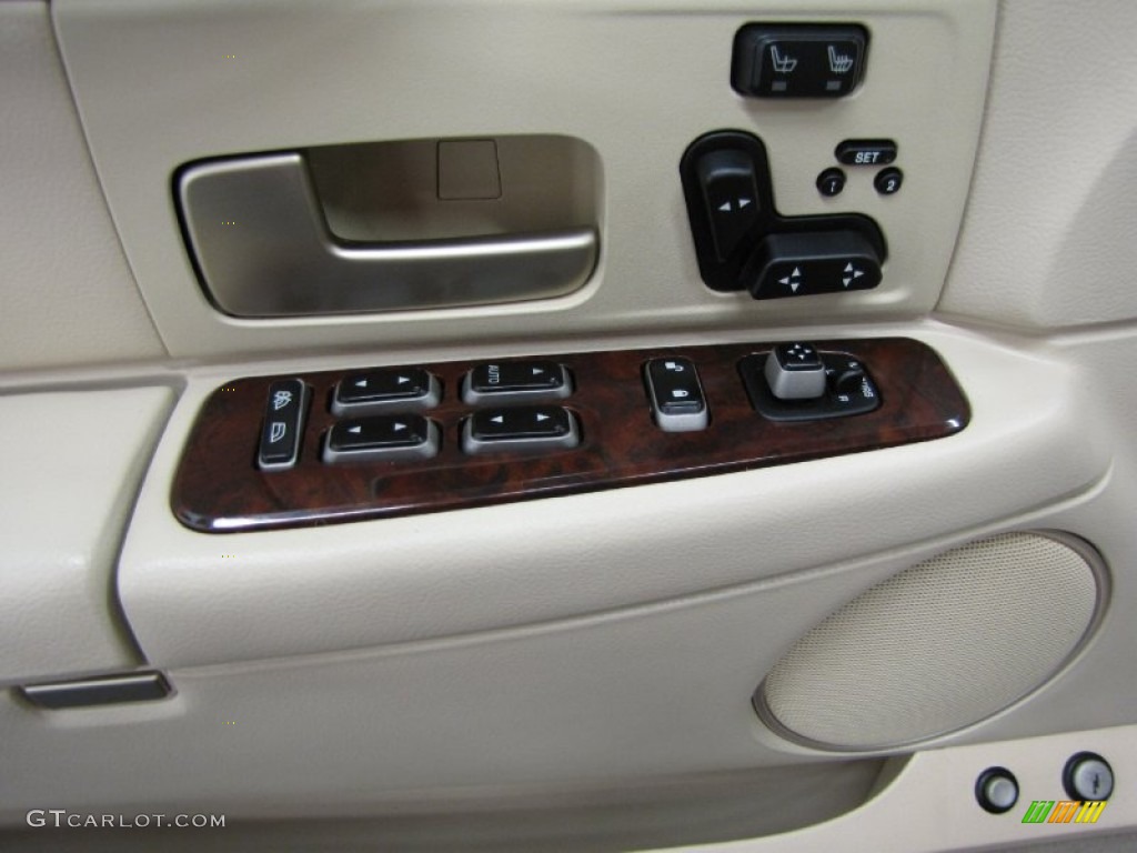 2007 Town Car Signature Limited - Dark Cherry Metallic / Light Camel photo #11