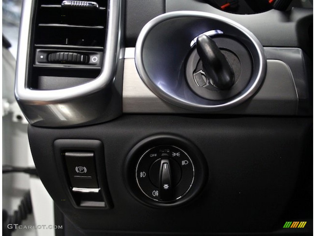 2013 Porsche Cayenne Turbo Controls Photo #84933838