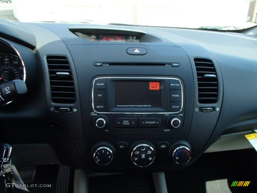 2014 Kia Forte EX Controls Photo #84937723
