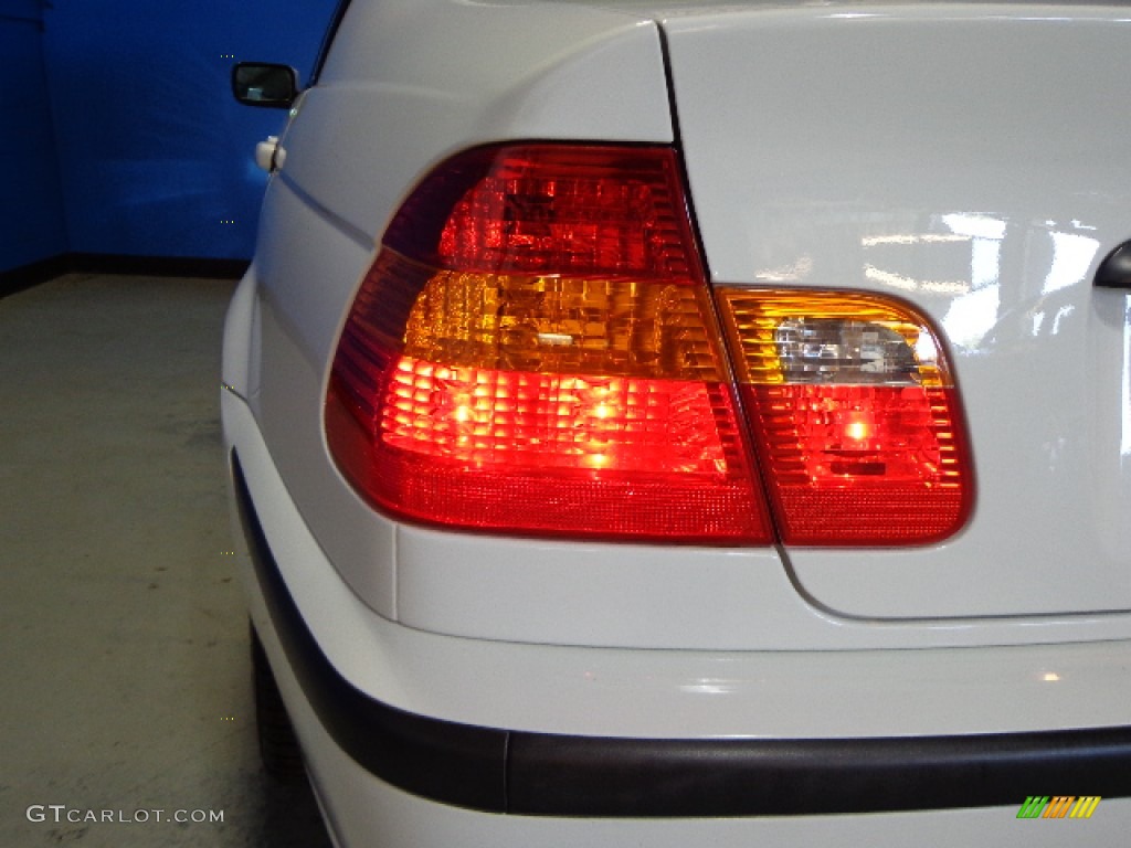 2004 3 Series 325xi Sedan - Alpine White / Black photo #9