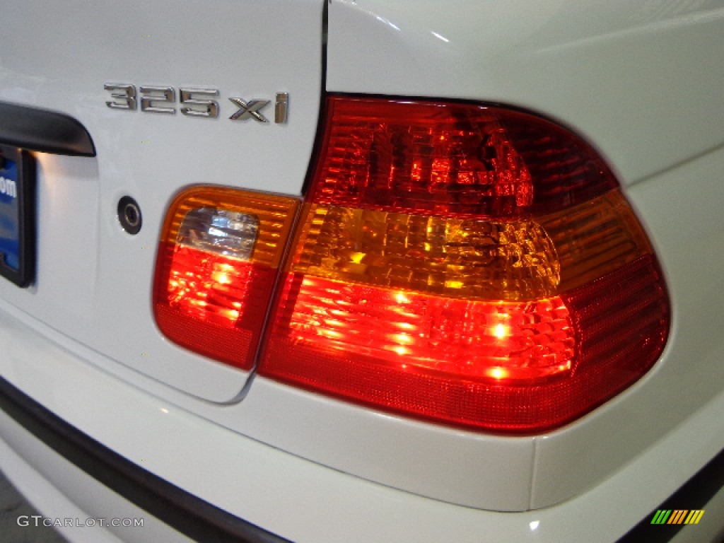 2004 3 Series 325xi Sedan - Alpine White / Black photo #10