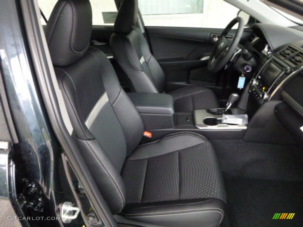 Black Interior 2014 Toyota Camry SE Photo #84956731