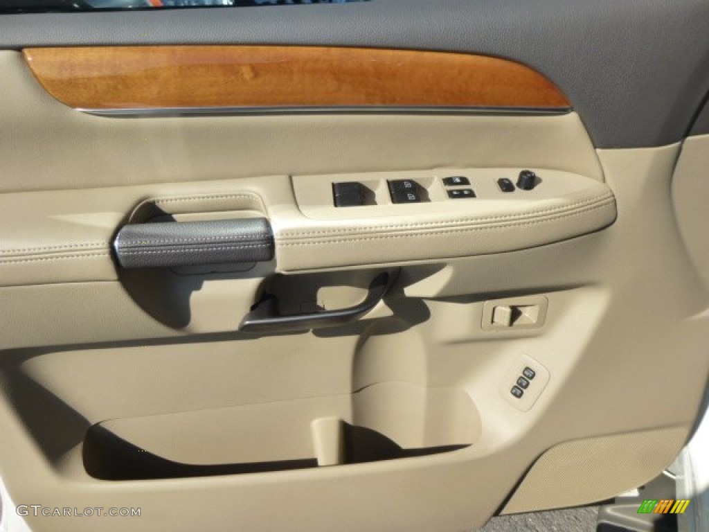 2013 Nissan Armada Platinum Reserve 4WD Door Panel Photos