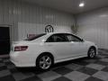 Super White - Camry SE Photo No. 7