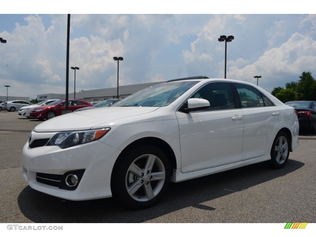 2013 Camry SE - Super White / Black photo #1