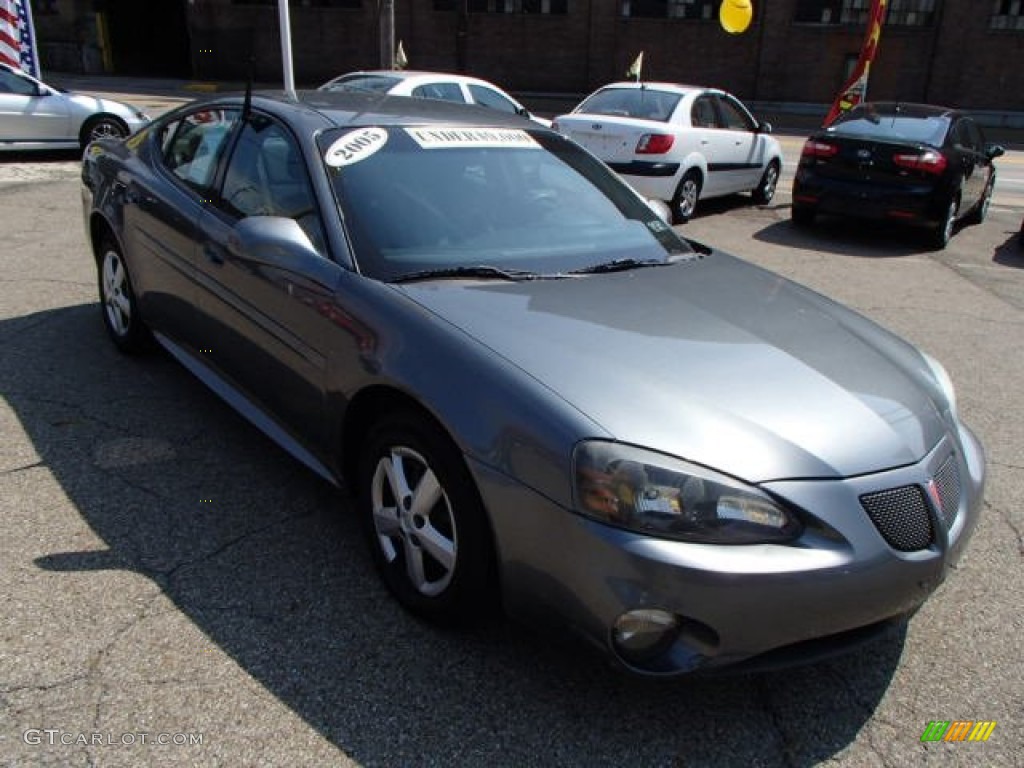 2005 Grand Prix Sedan - Graystone Metallic / Dark Pewter photo #2