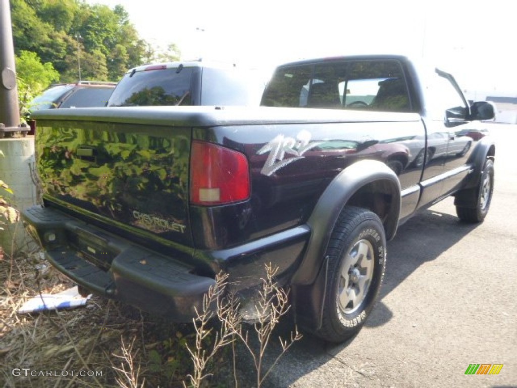 2003 S10 ZR2 Extended Cab 4x4 - Black Onyx / Graphite photo #2