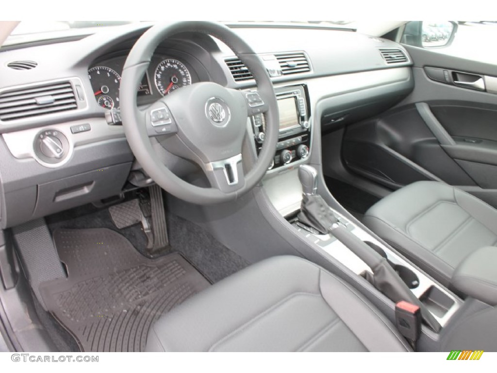 Titan Black Interior 2014 Volkswagen Passat 2.5L SE Photo #84996548