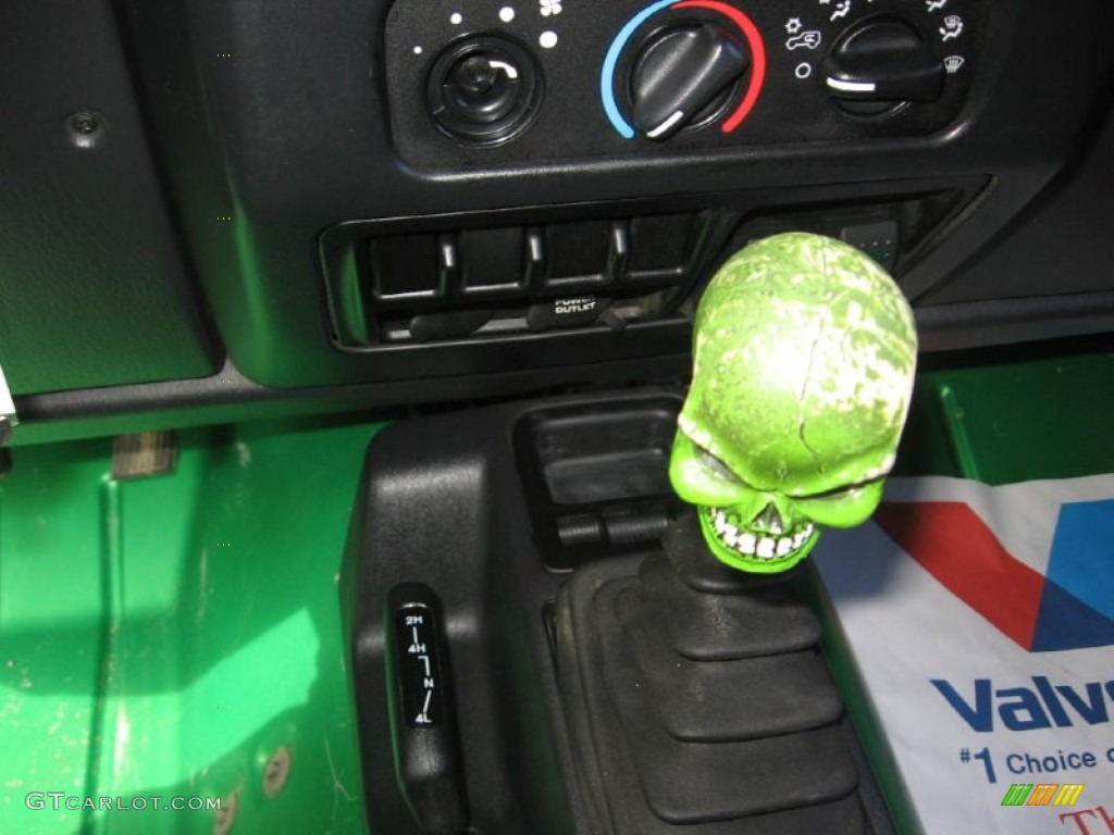 2004 Wrangler X 4x4 - Electric Lime Green Pearl / Dark Slate Gray photo #10