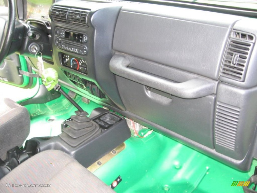2004 Wrangler X 4x4 - Electric Lime Green Pearl / Dark Slate Gray photo #11