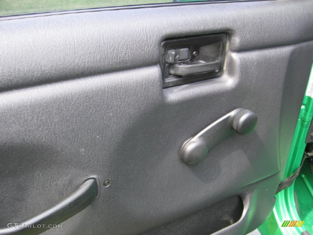 2004 Wrangler X 4x4 - Electric Lime Green Pearl / Dark Slate Gray photo #12