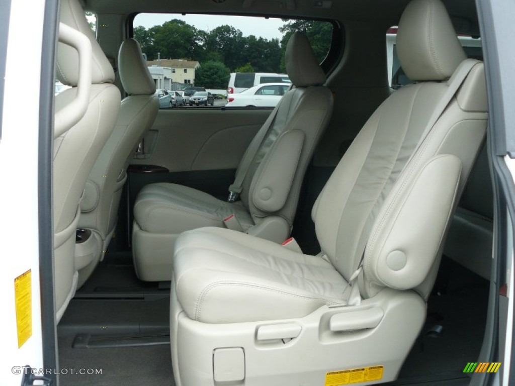 2011 Sienna XLE AWD - Super White / Bisque photo #17