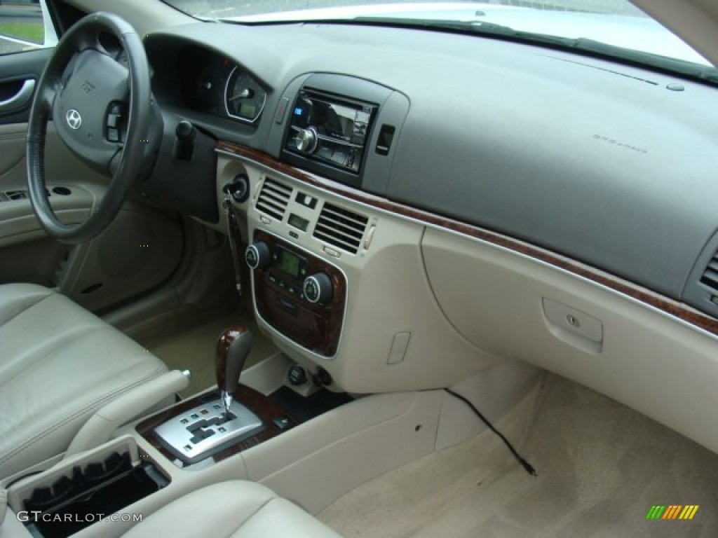 2007 Sonata SE V6 - Arctic White / Beige photo #25