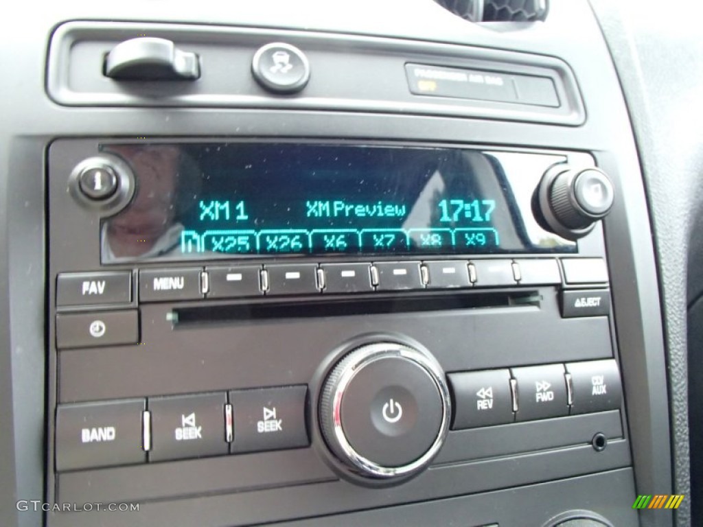 2010 Chevrolet HHR LS Audio System Photos