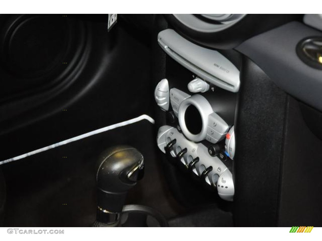 2010 Cooper Hardtop - Pepper White / Grey/Carbon Black photo #11