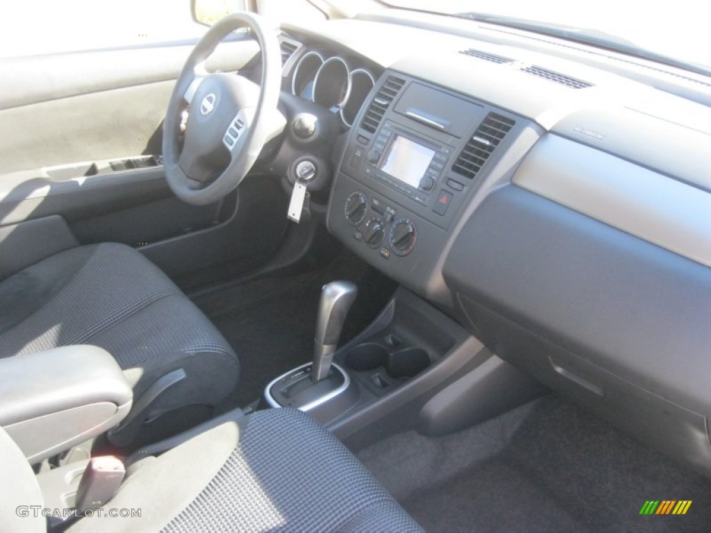 2011 Versa 1.8 SL Hatchback - Magnetic Gray Metallic / Charcoal photo #32