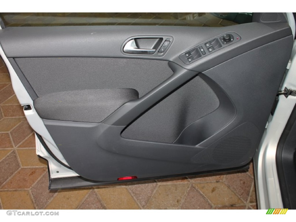 2014 Volkswagen Tiguan S Black Door Panel Photo #85022054
