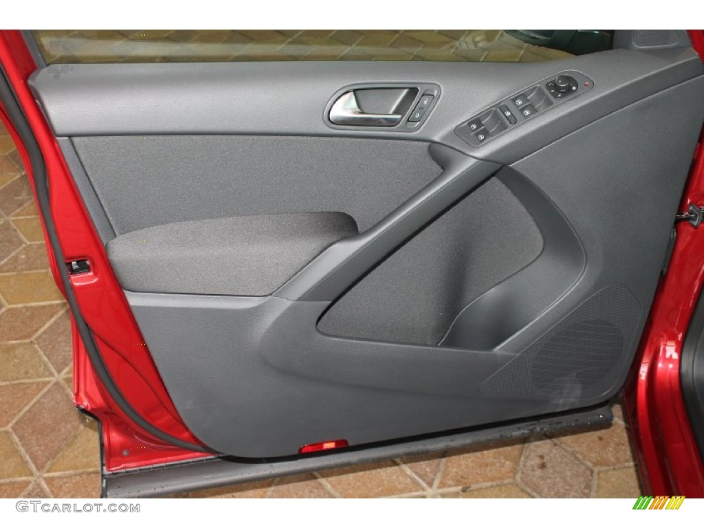 2014 Volkswagen Tiguan S Black Door Panel Photo #85022423