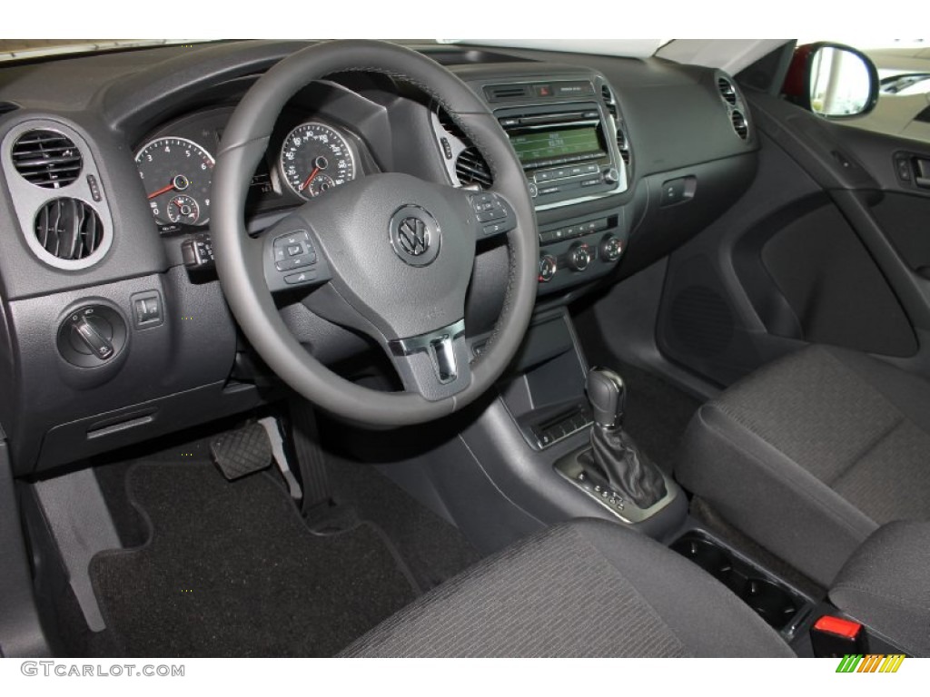Black Interior 2014 Volkswagen Tiguan S Photo #85022435