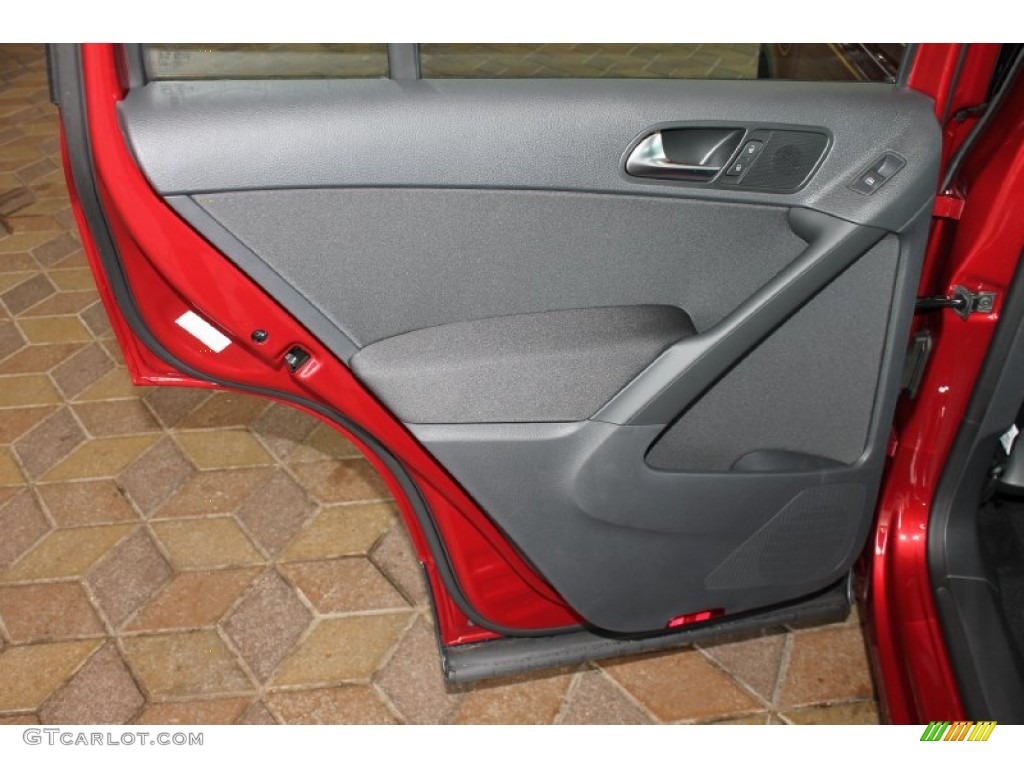 2014 Volkswagen Tiguan S Black Door Panel Photo #85022579