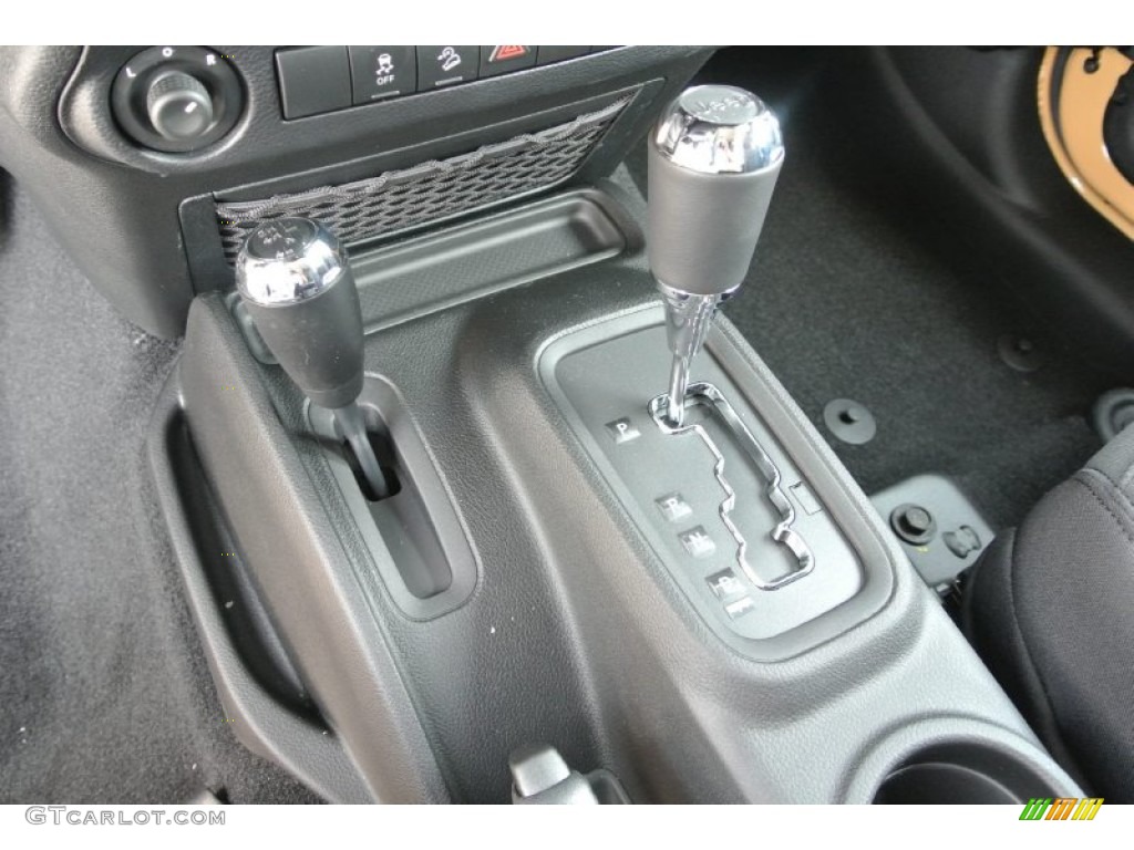 2014 Jeep Wrangler Unlimited Sport S 4x4 5 Speed Automatic Transmission Photo #85027960