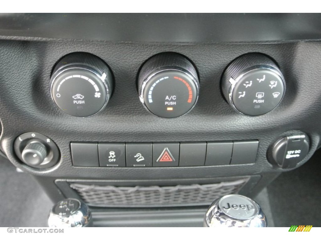 2014 Jeep Wrangler Unlimited Sport S 4x4 Controls Photo #85027984