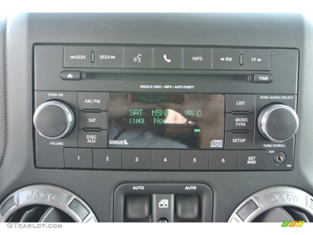 2014 Jeep Wrangler Unlimited Sport S 4x4 Audio System Photo #85028005