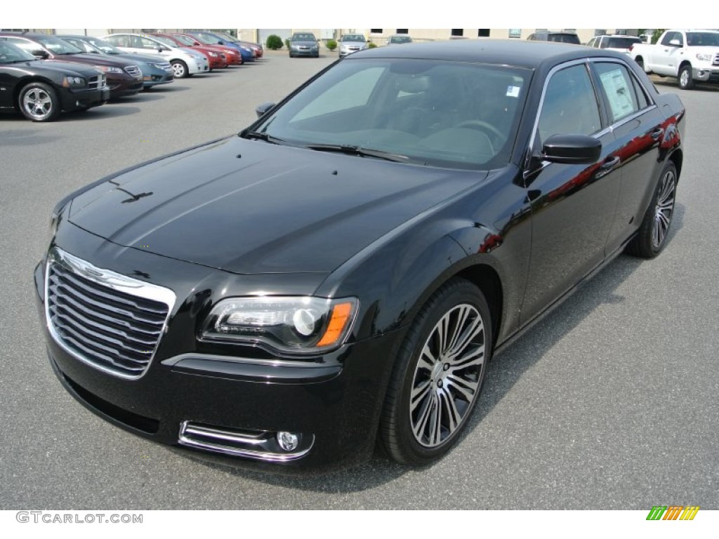 2014 300 S - Gloss Black / Black photo #1