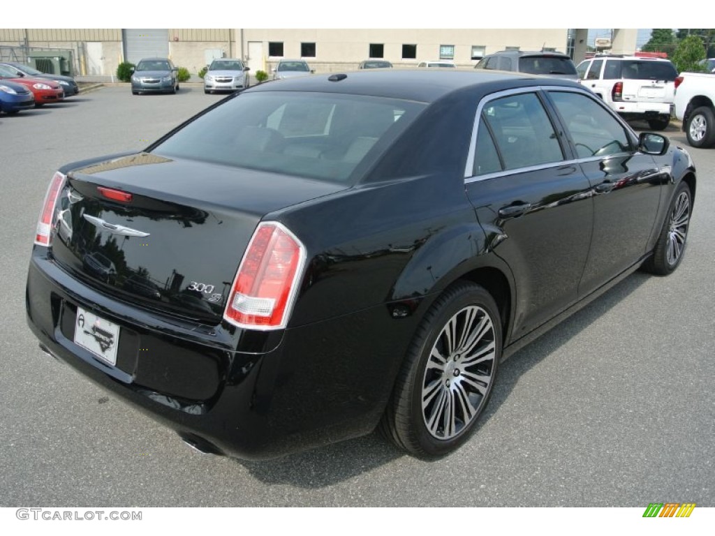 2014 300 S - Gloss Black / Black photo #5