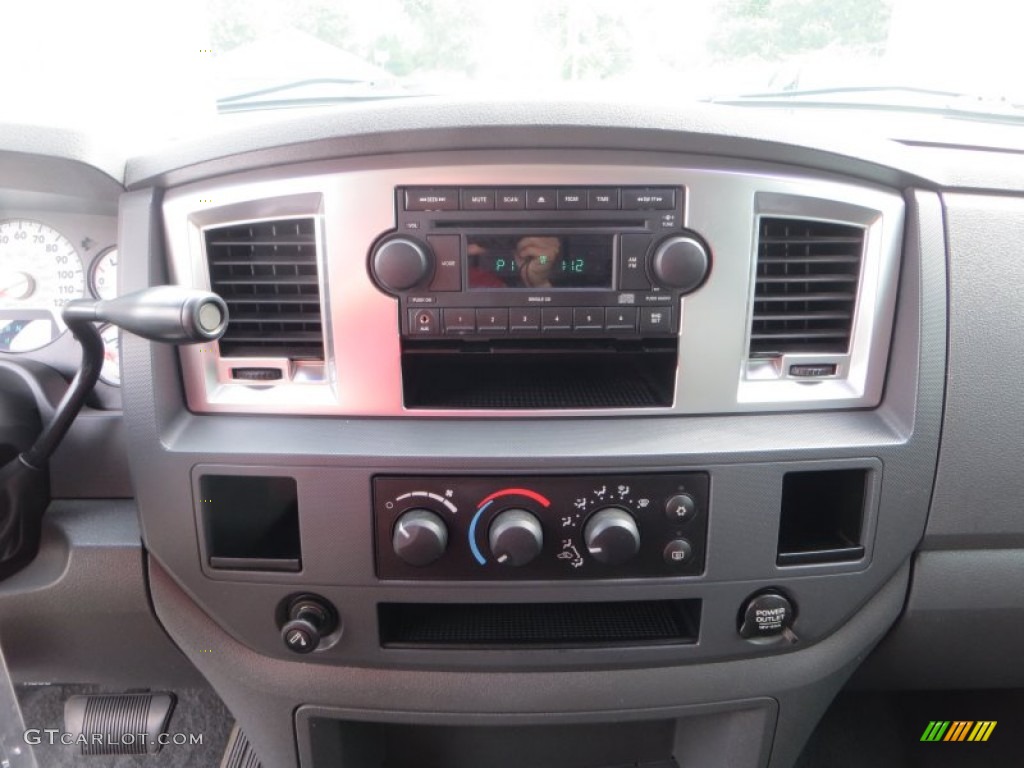 2007 Dodge Ram 2500 SLT Quad Cab 4x4 Controls Photo #85029388